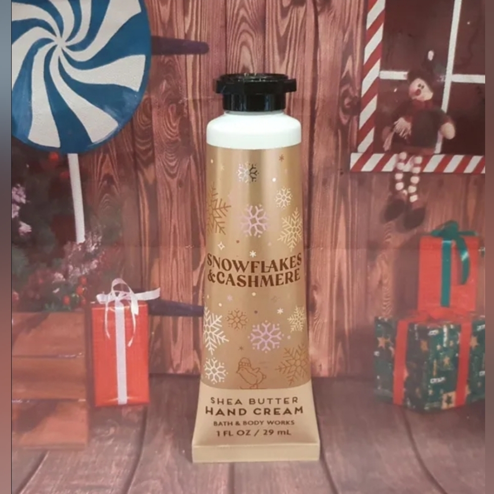 Bath & Body Works SNOWFLAKES & CASHMERE Hand Cream W/ Shea Butter NEW 1 oz